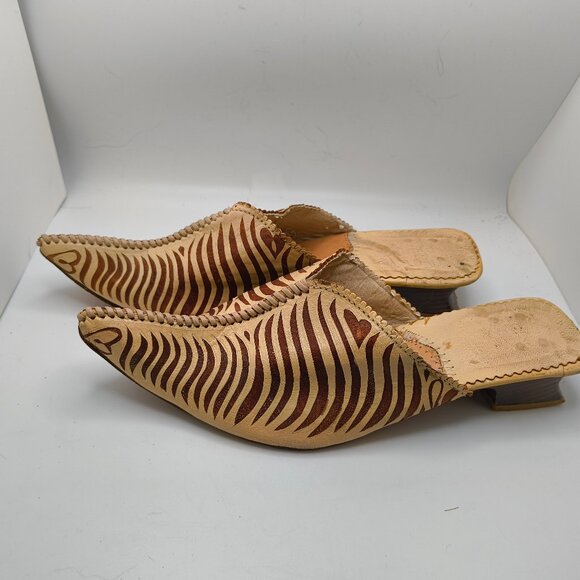 Unique Neutral Color, stunning pattern Low Mules! - Picture 3 of 6